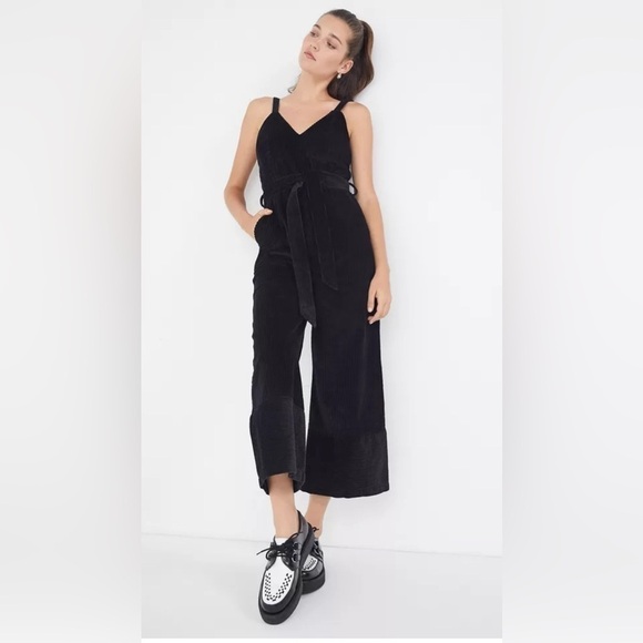 Lost and Wander, medium, women’s black wide-leg crop corduroy jumper one piece - Picture 10 of 10